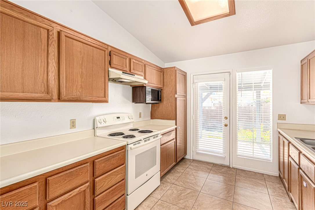 8221 Dans Glen Place