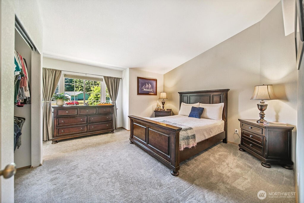 2147 Dunrobin Lane E