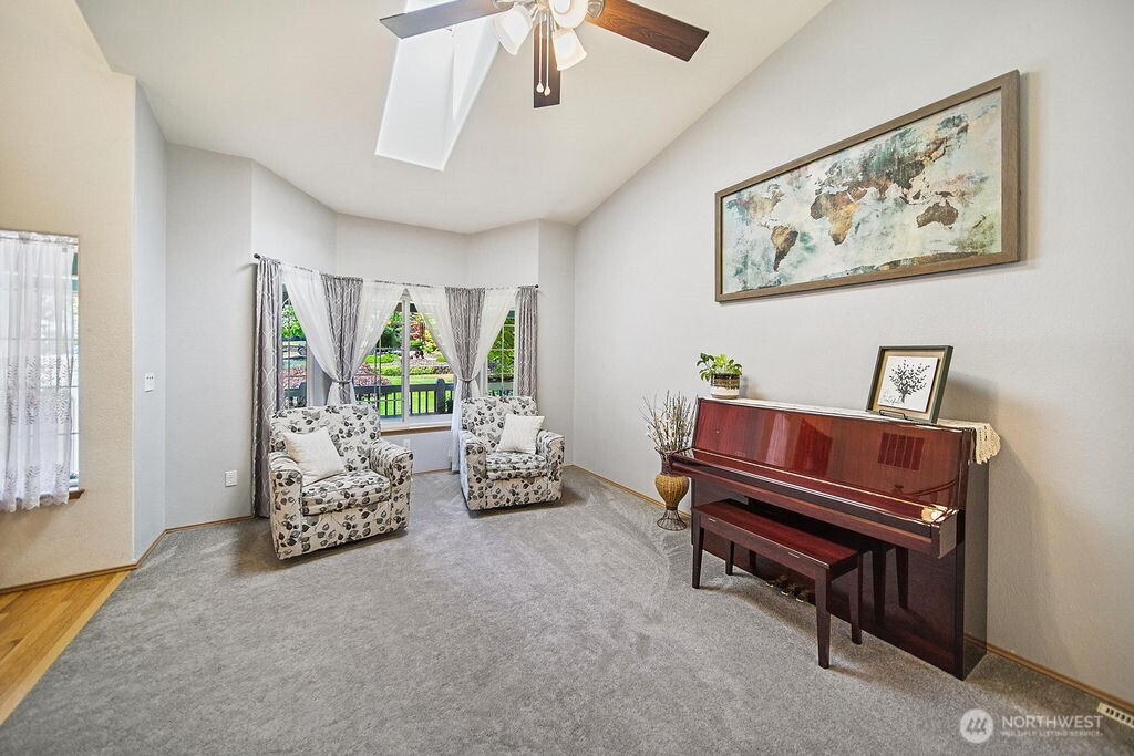 2147 Dunrobin Lane E