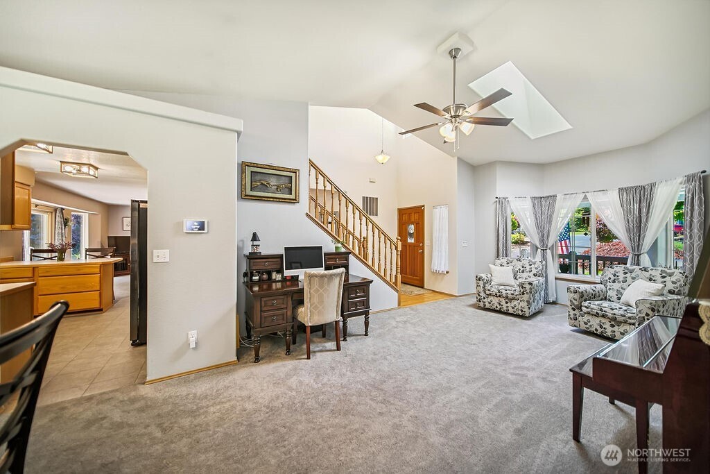 2147 Dunrobin Lane E