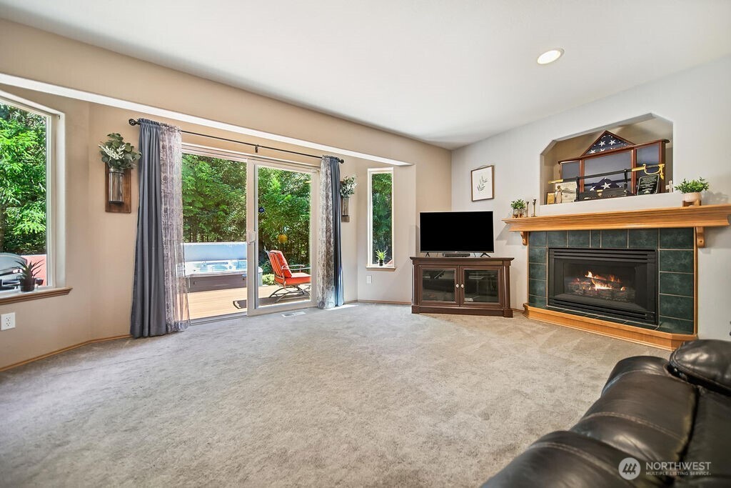 2147 Dunrobin Lane E