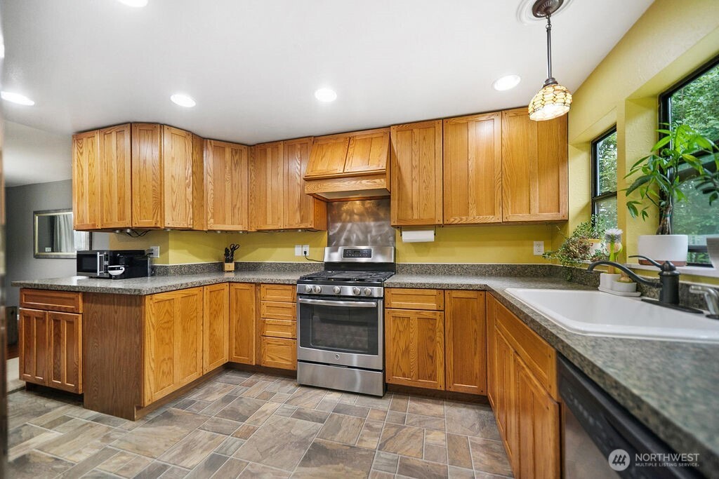 9205 Morning Side Drive NW