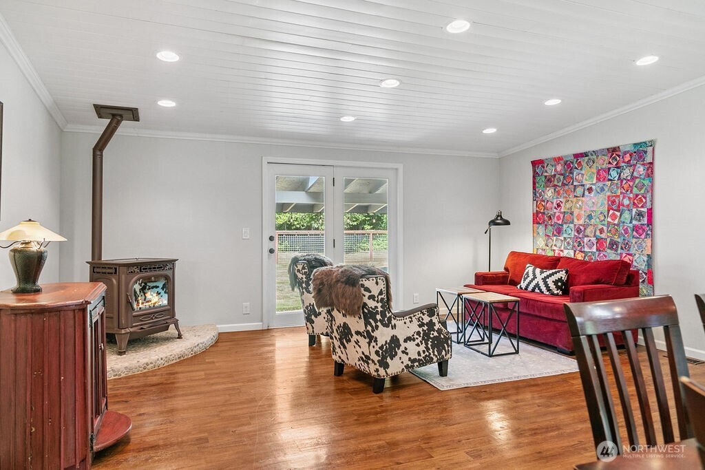 60 NE Davis Farm Road