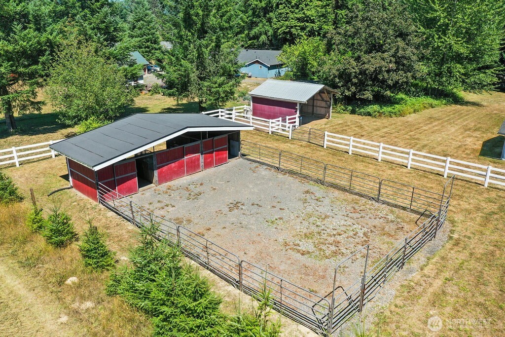 60 NE Davis Farm Road