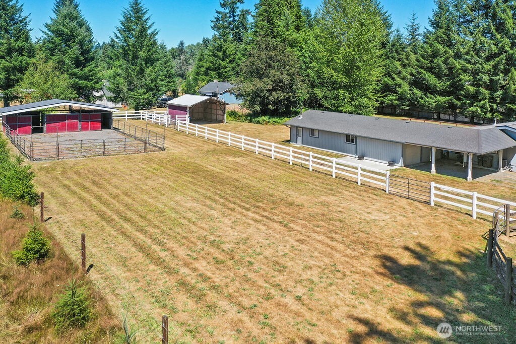 60 NE Davis Farm Road