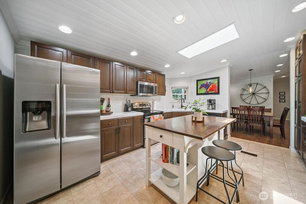 60 NE Davis Farm Road