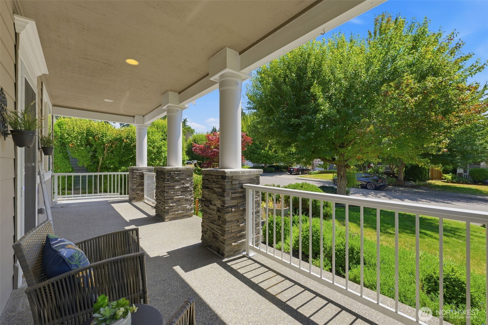 3331 Laurelwood Circle NE