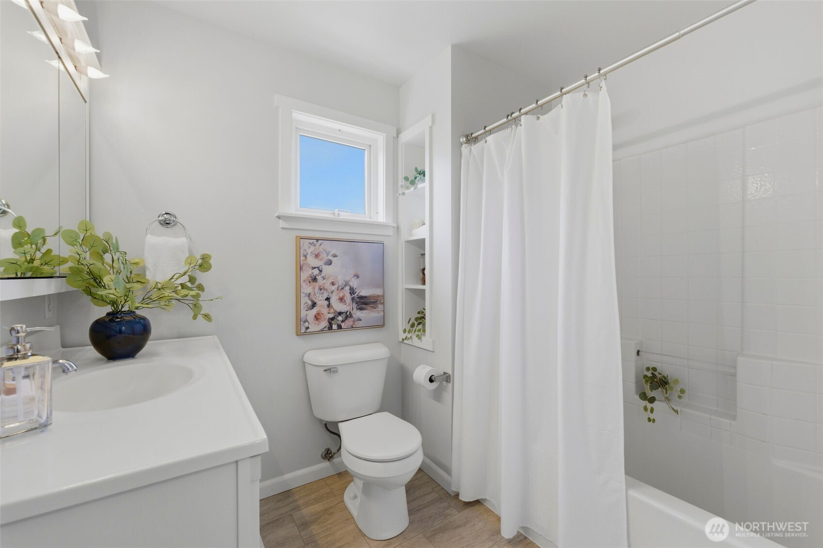 3331 Laurelwood Circle NE