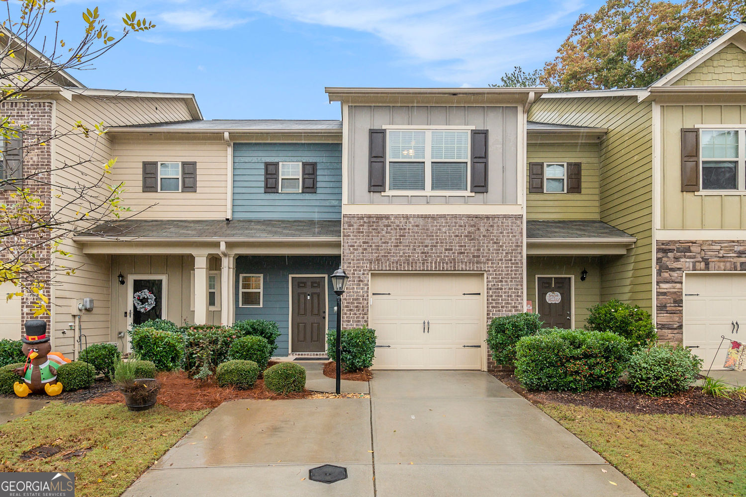 196 Spring Way Square NW