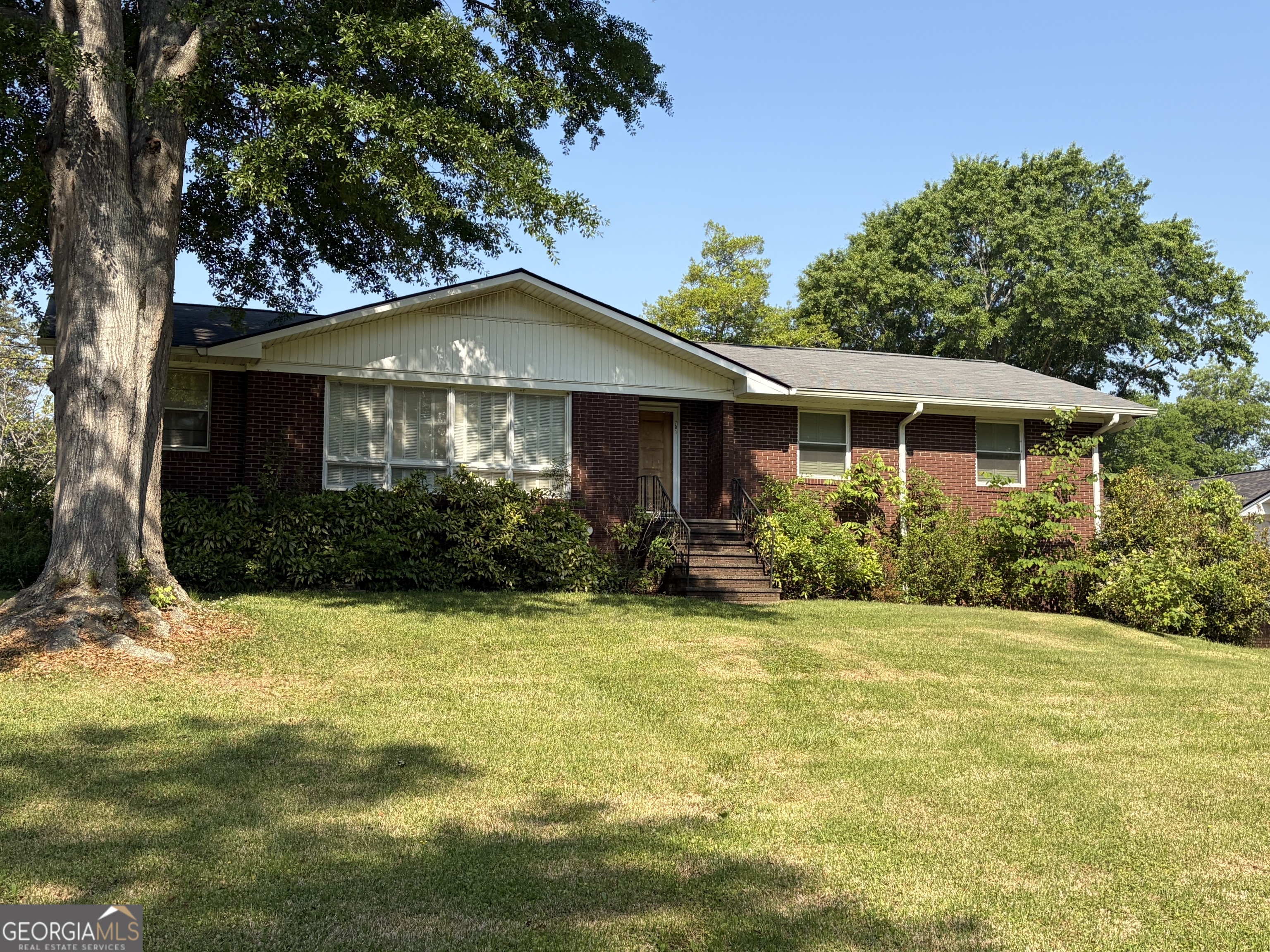 701 Oakcrest Drive