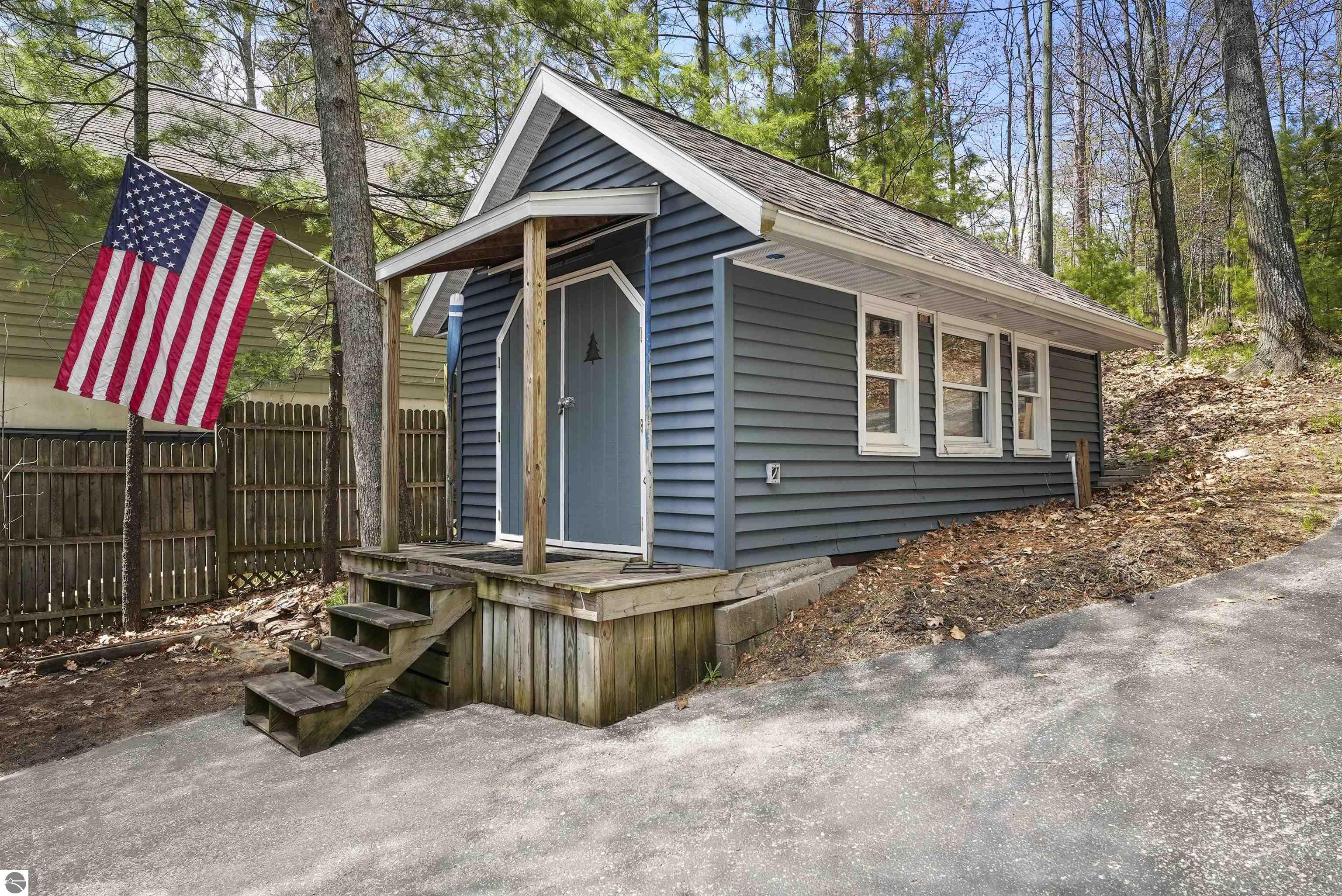 489 Peninsula Trail