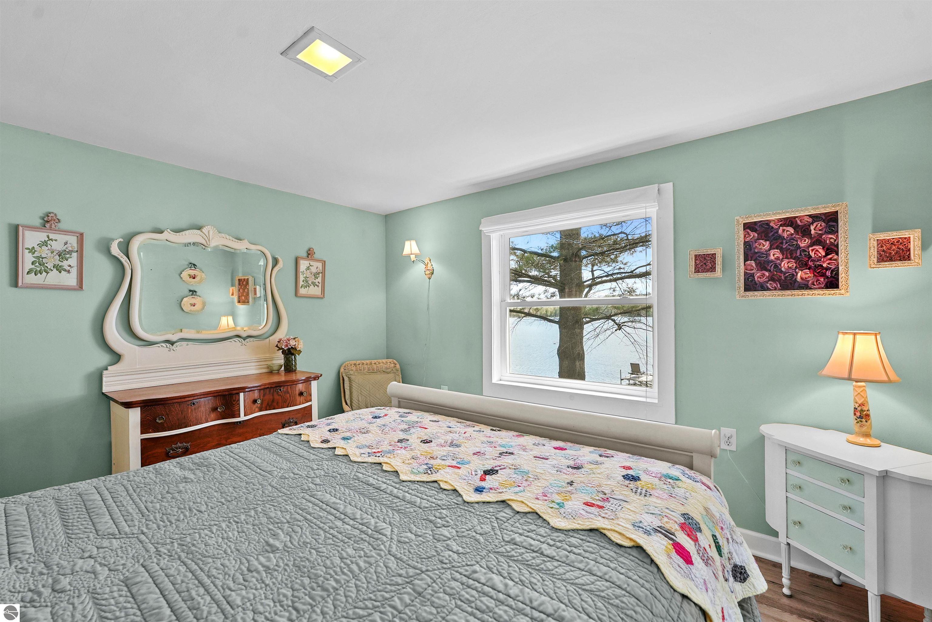 489 Peninsula Trail