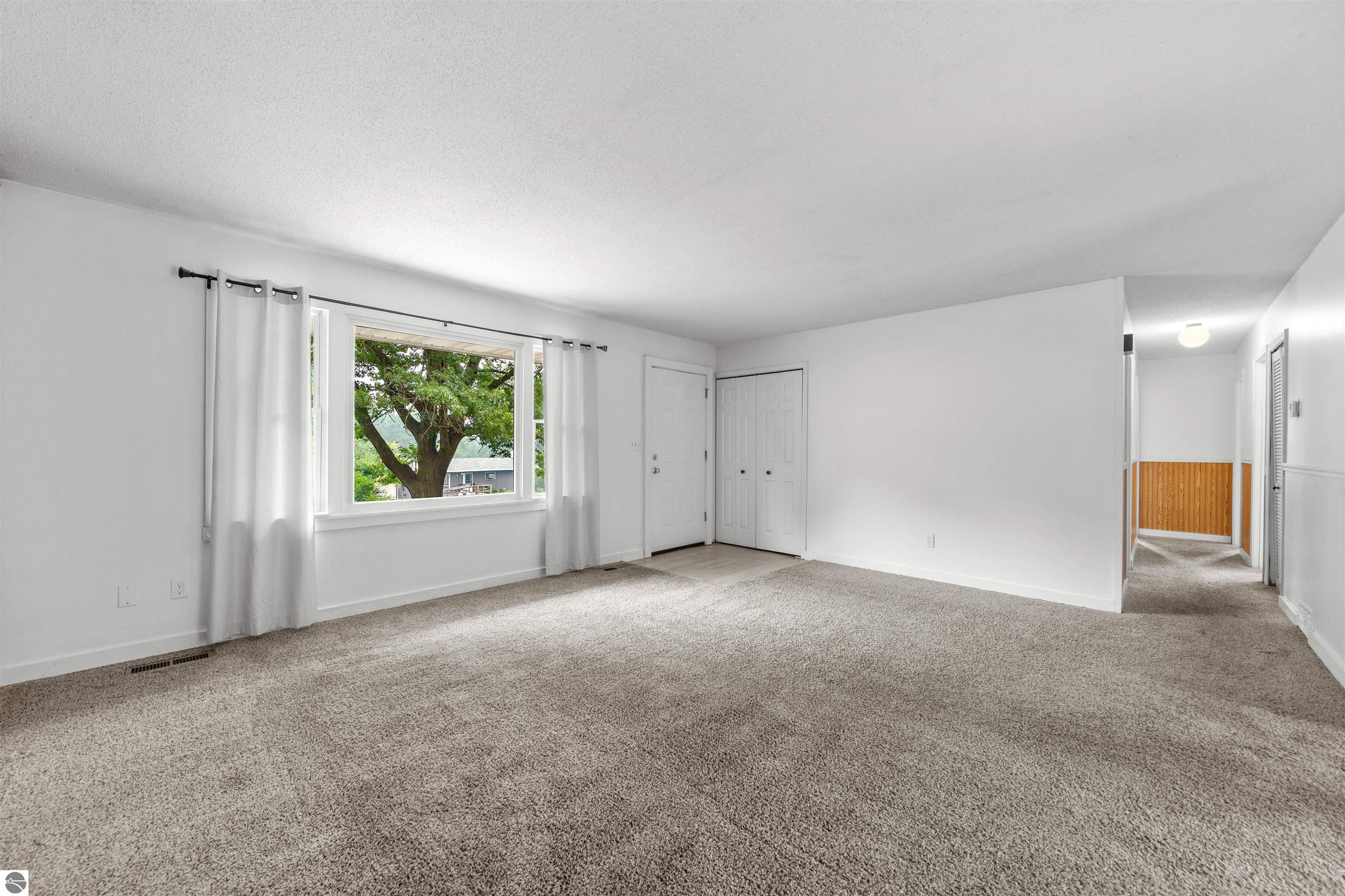 1101 Knoll Crest Court