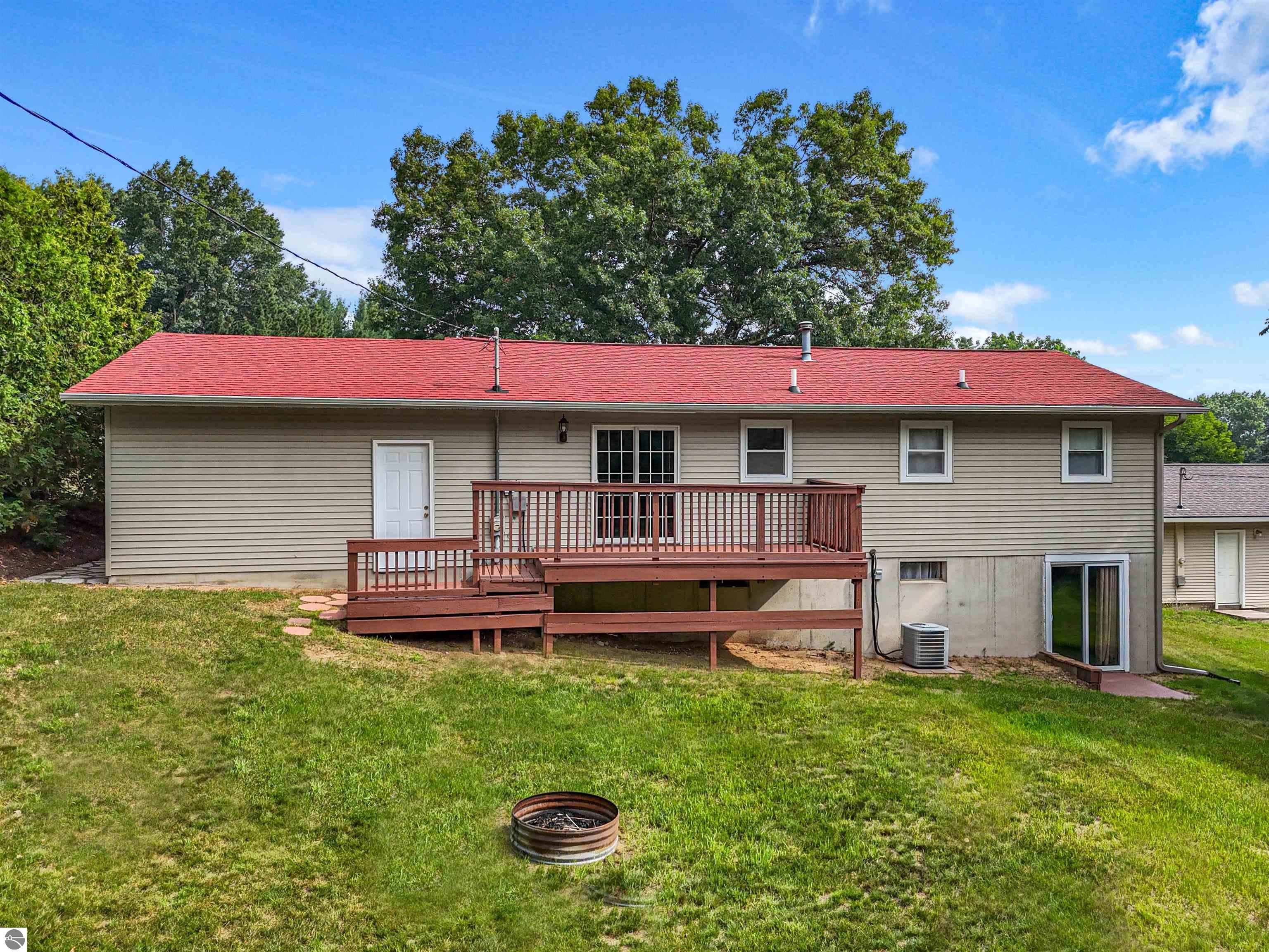 1101 Knoll Crest Court