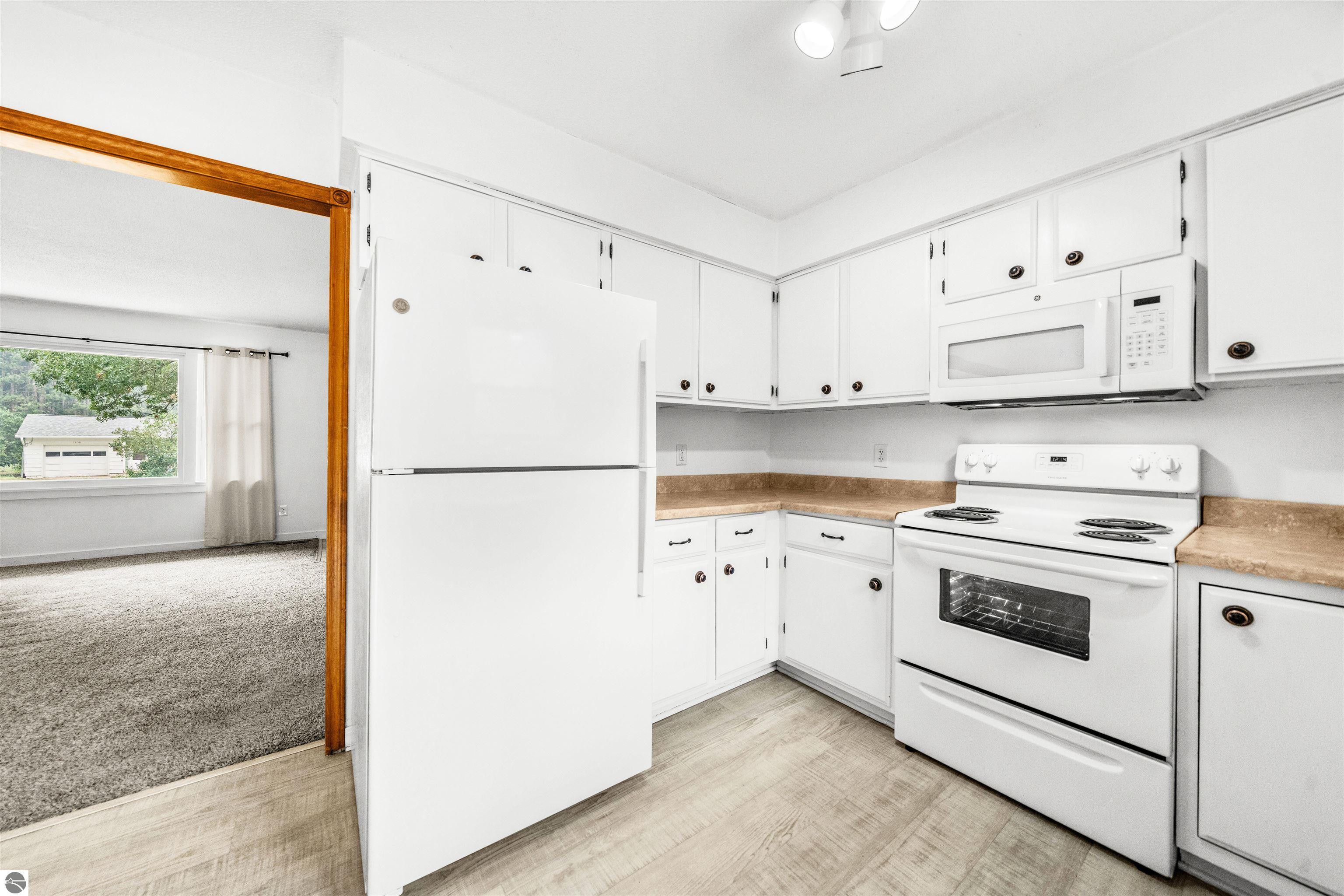 1101 Knoll Crest Court