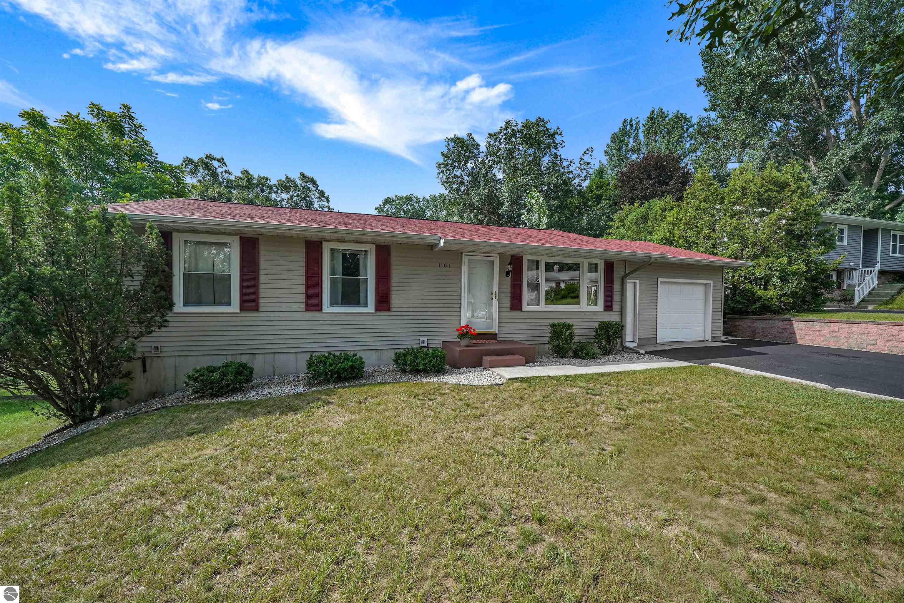1101 Knoll Crest Court