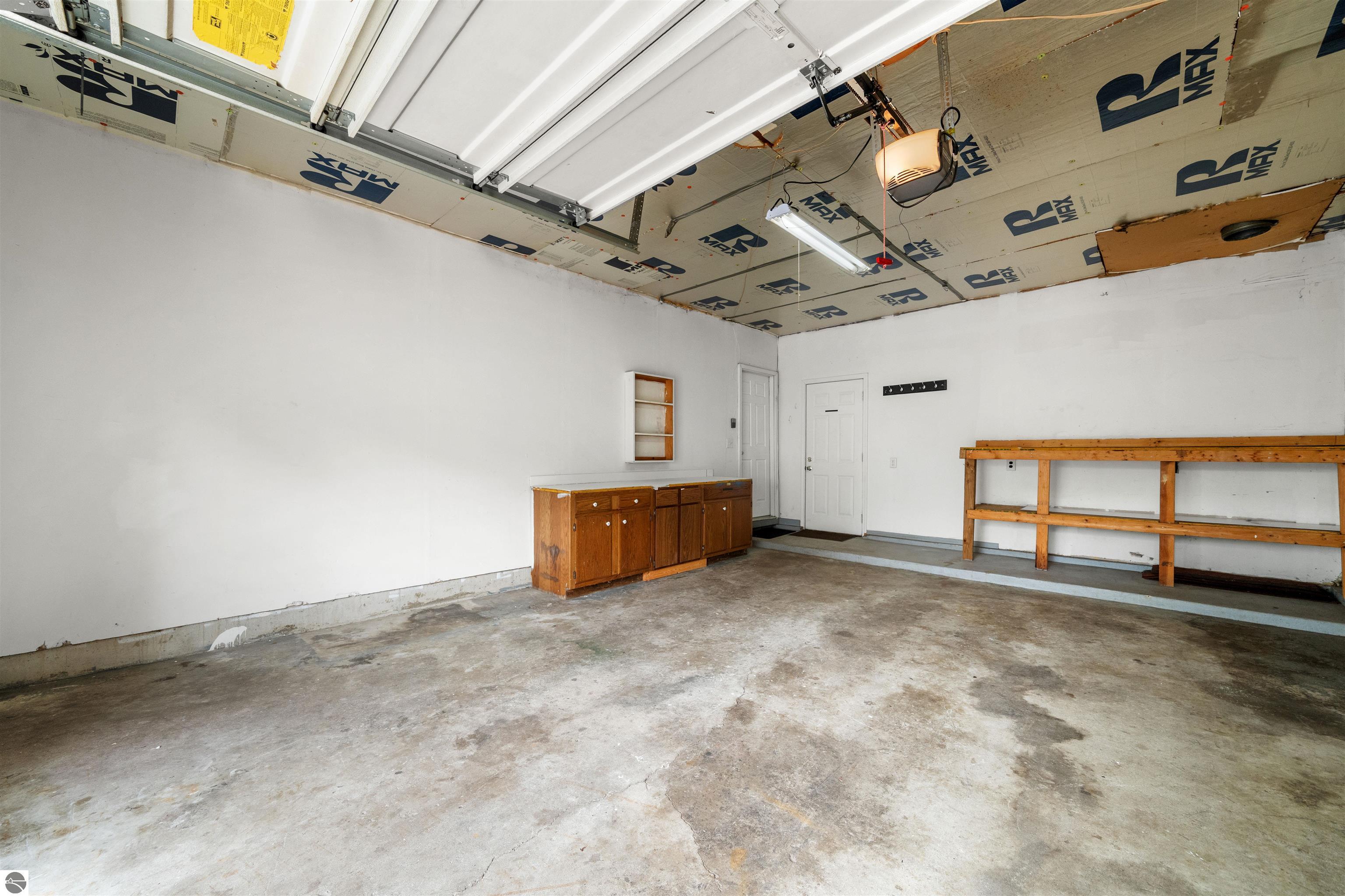 1101 Knoll Crest Court