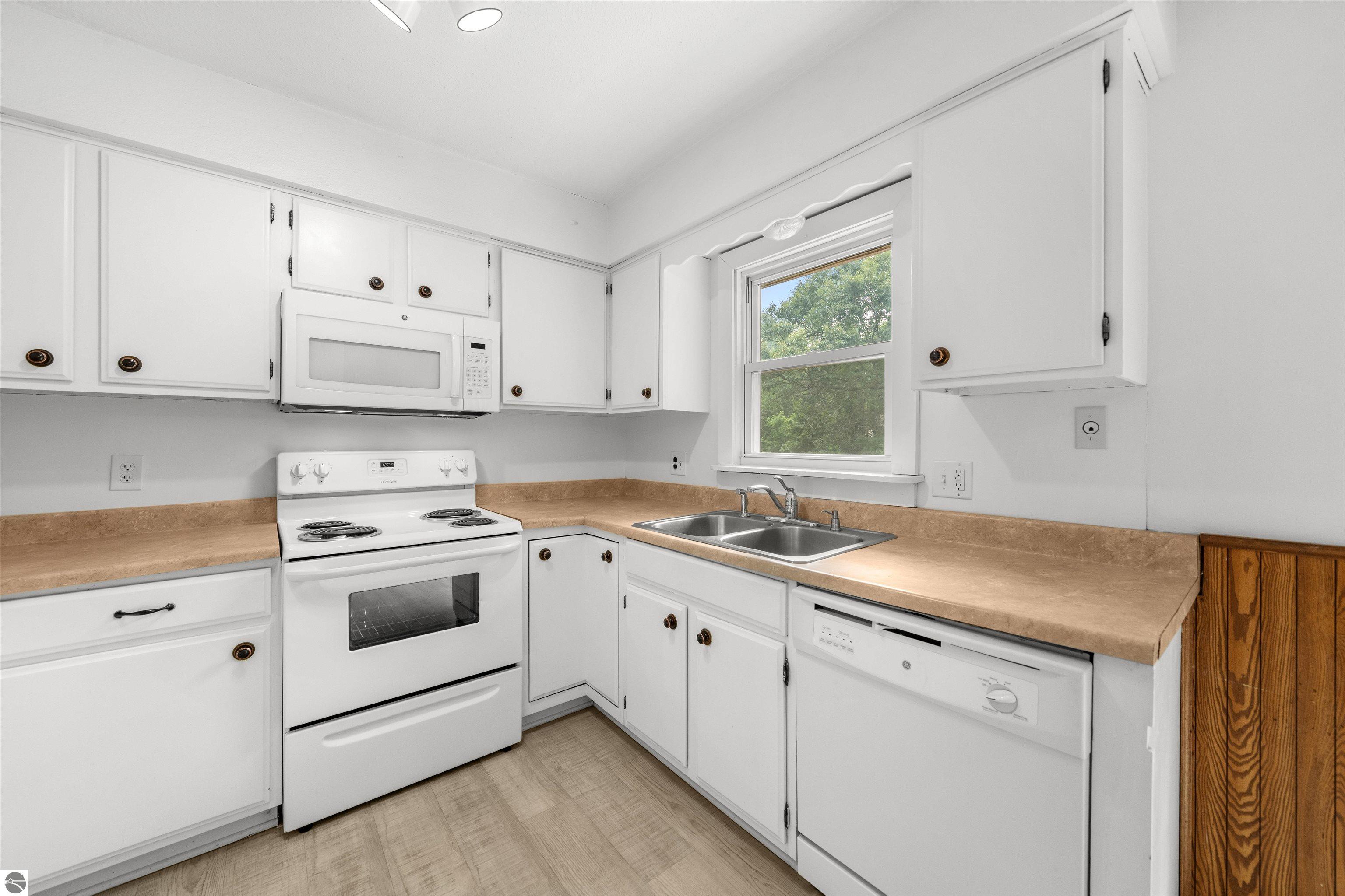1101 Knoll Crest Court
