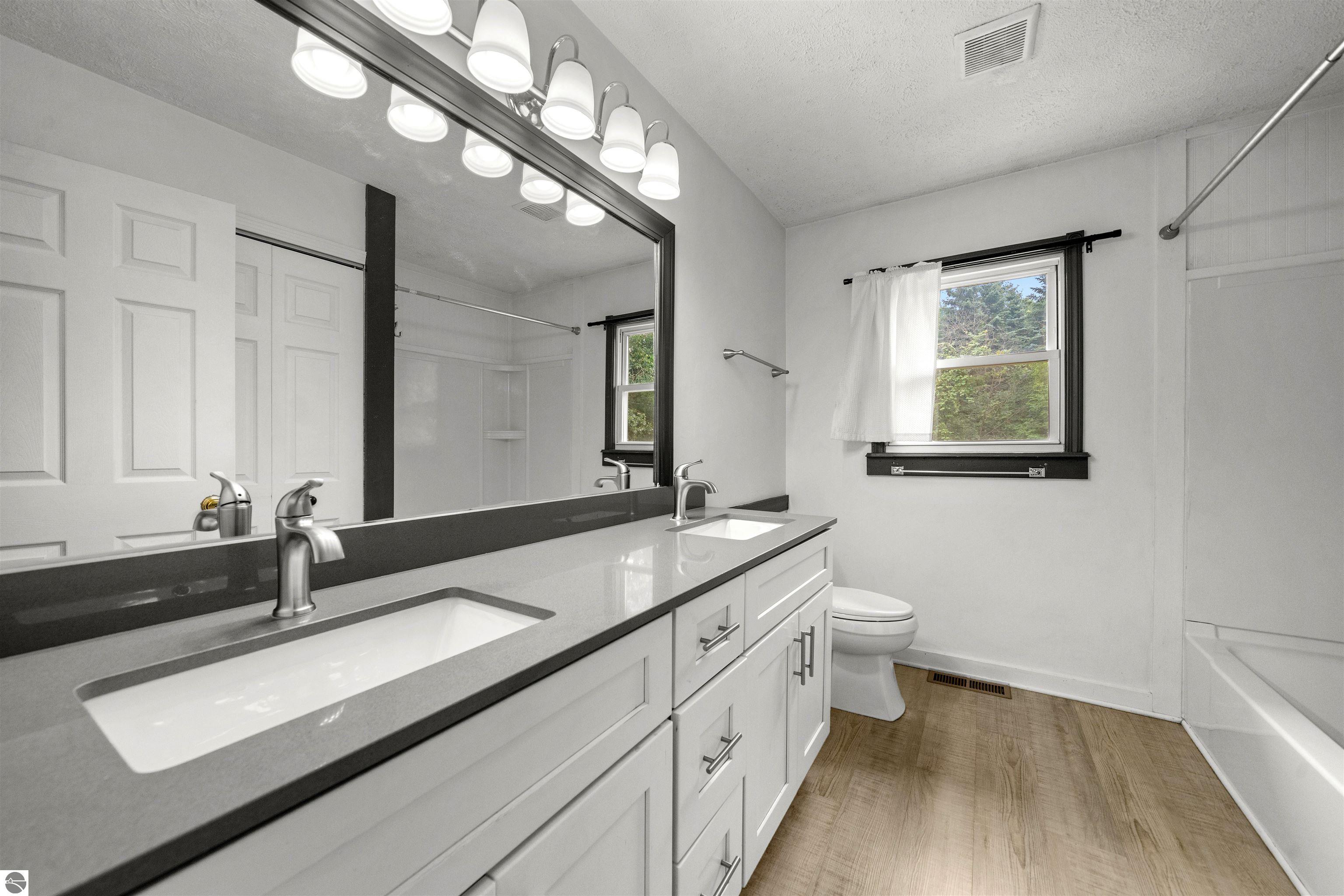 1101 Knoll Crest Court