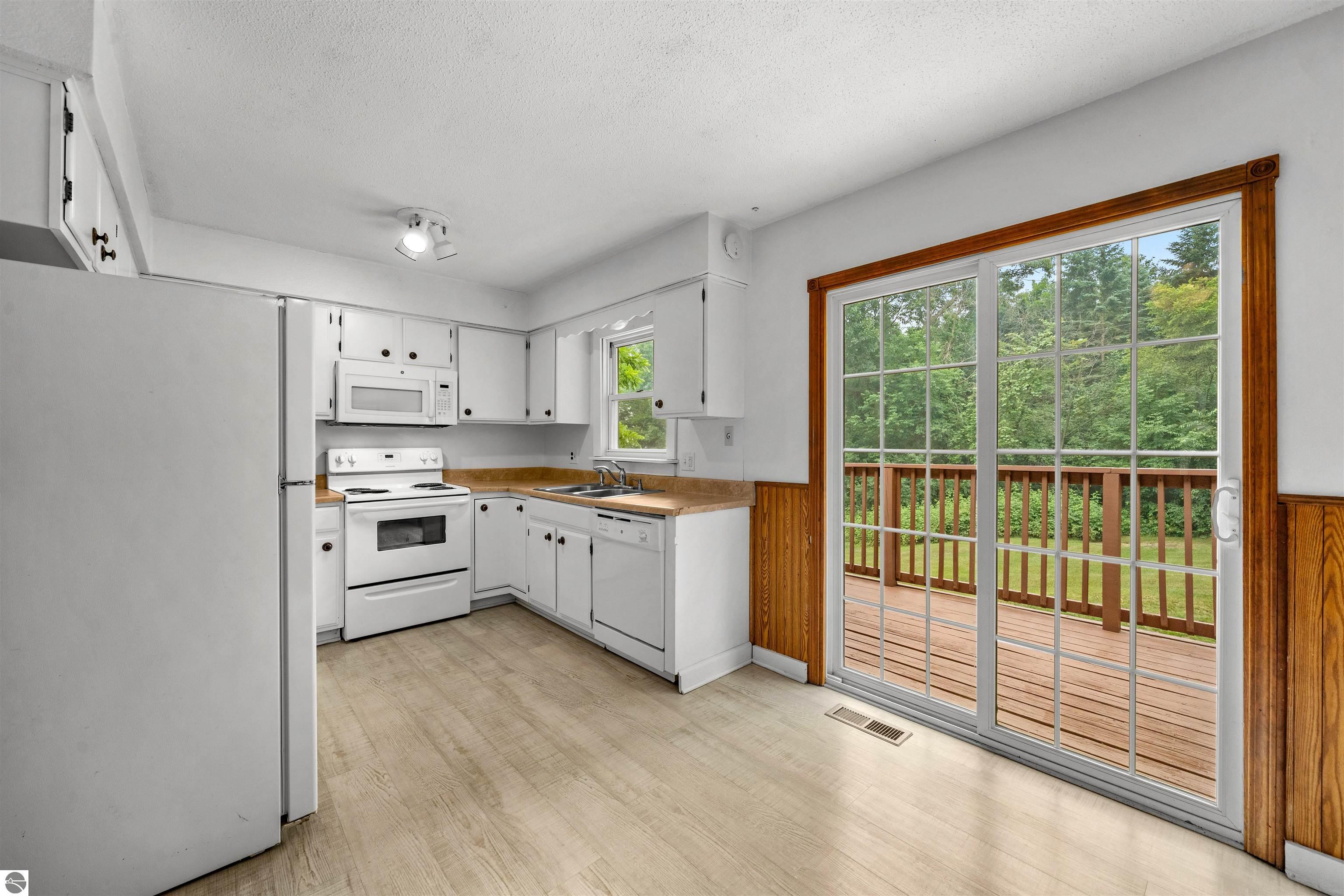 1101 Knoll Crest Court