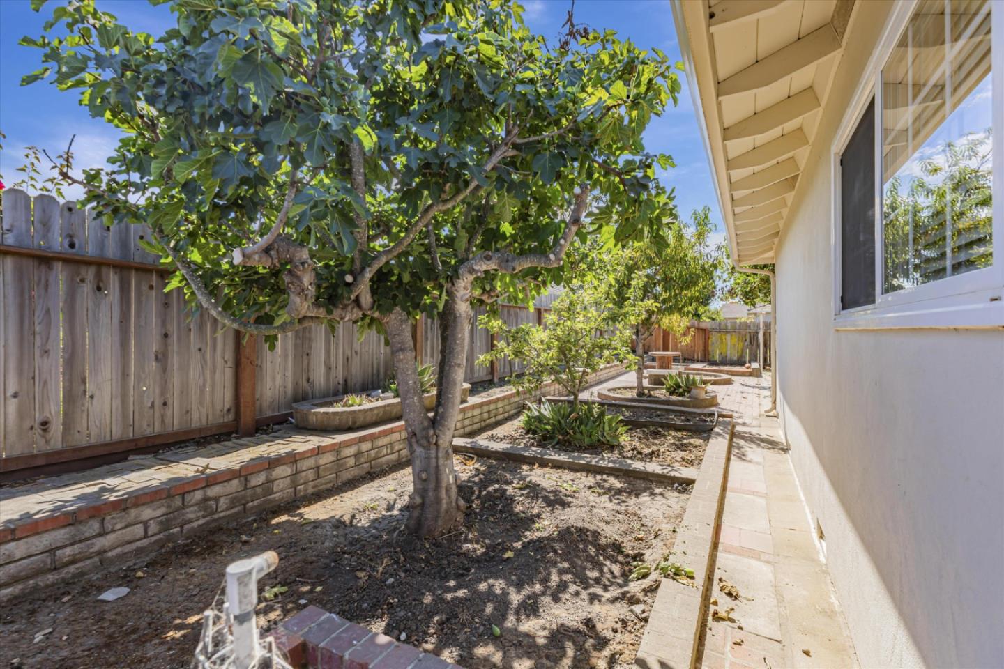 1077 Sierra Madre Drive