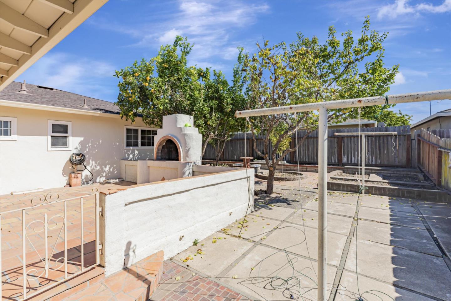 1077 Sierra Madre Drive