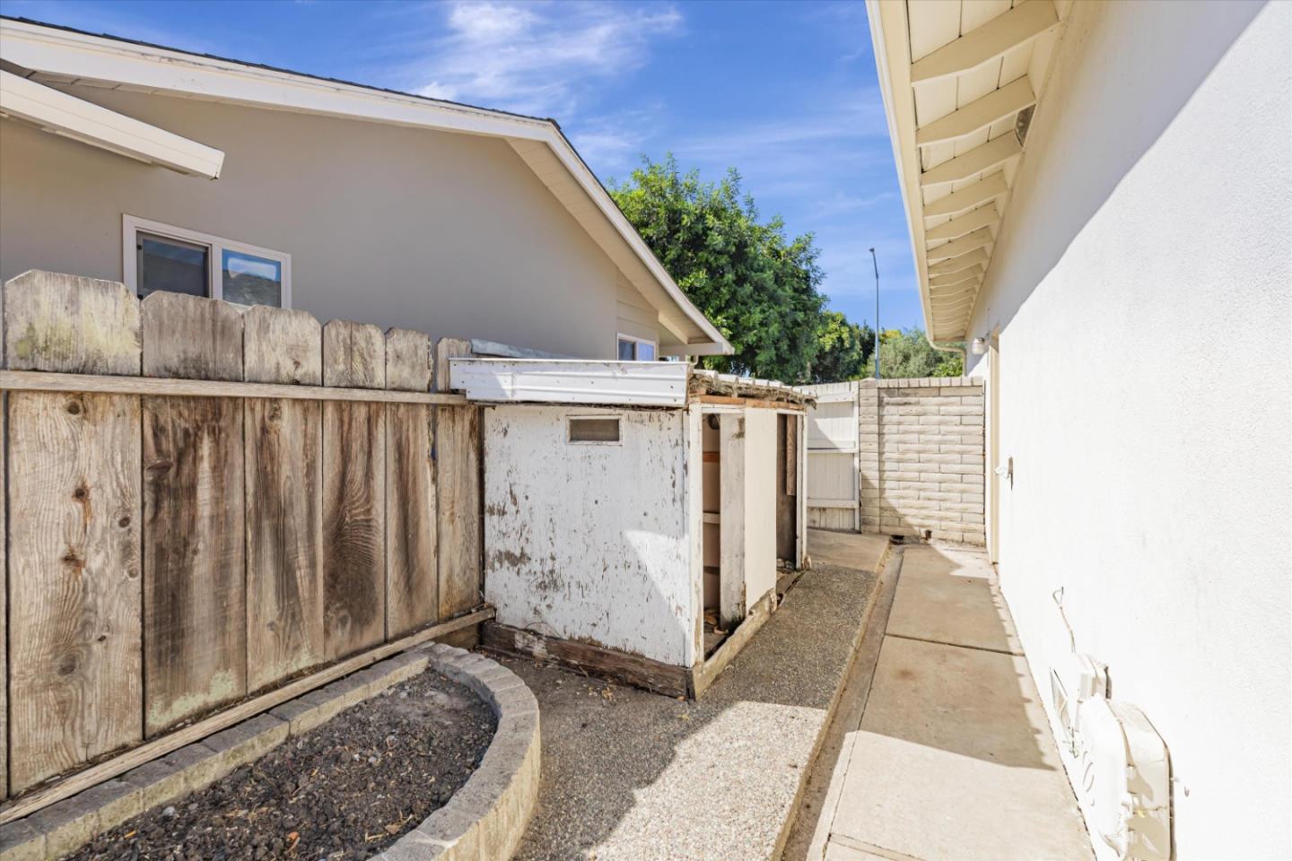 1077 Sierra Madre Drive