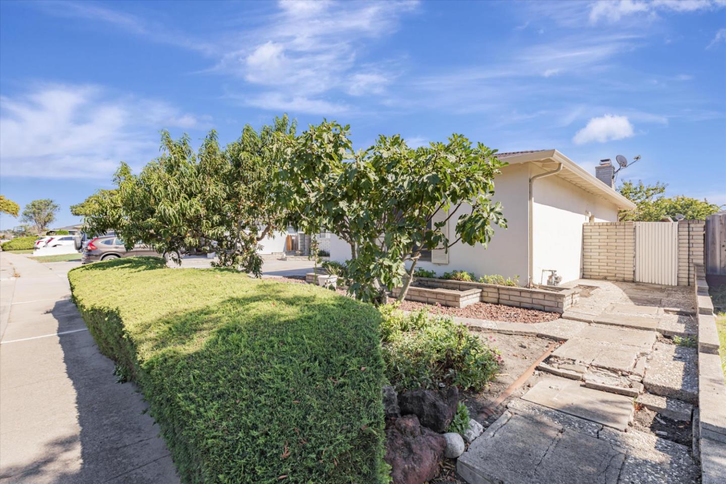 1077 Sierra Madre Drive