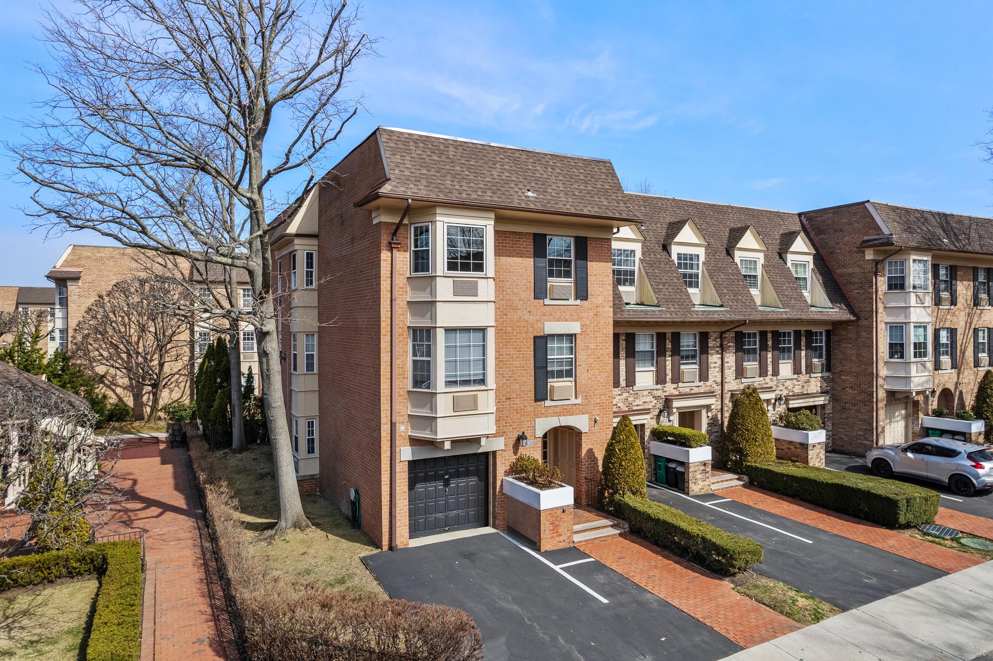 207-01 Estates Drive Unit: 146L
