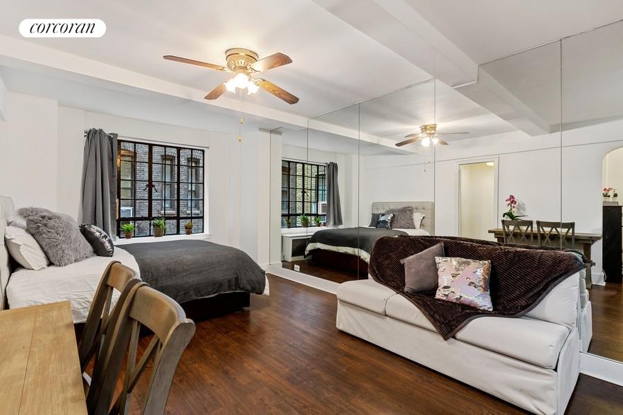 140 E 40TH Street 4J