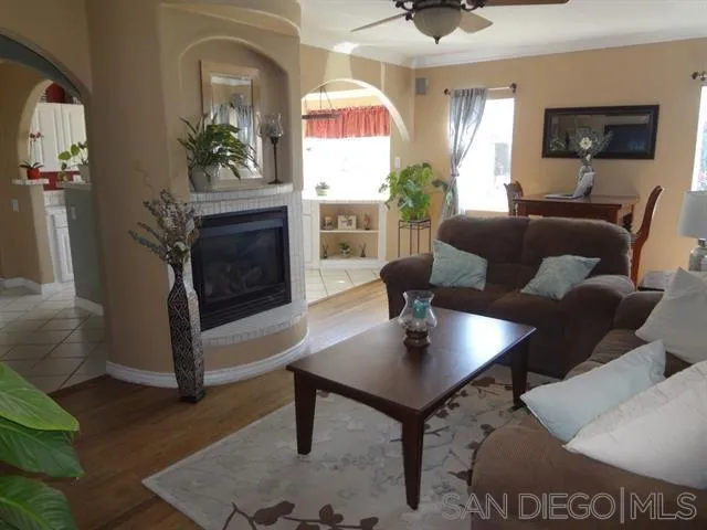 324 N Rios Avenue