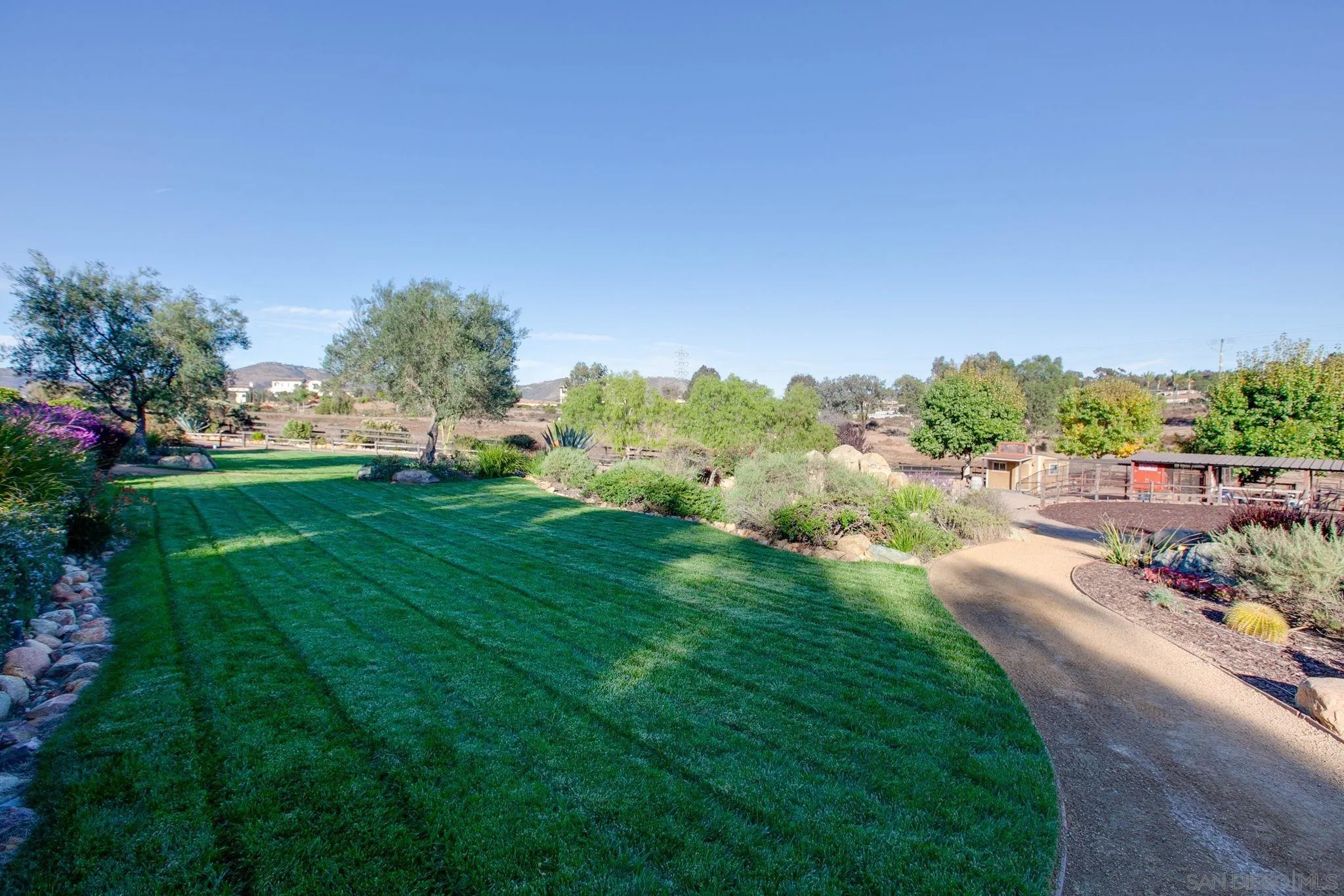 7429 Artesian Rd