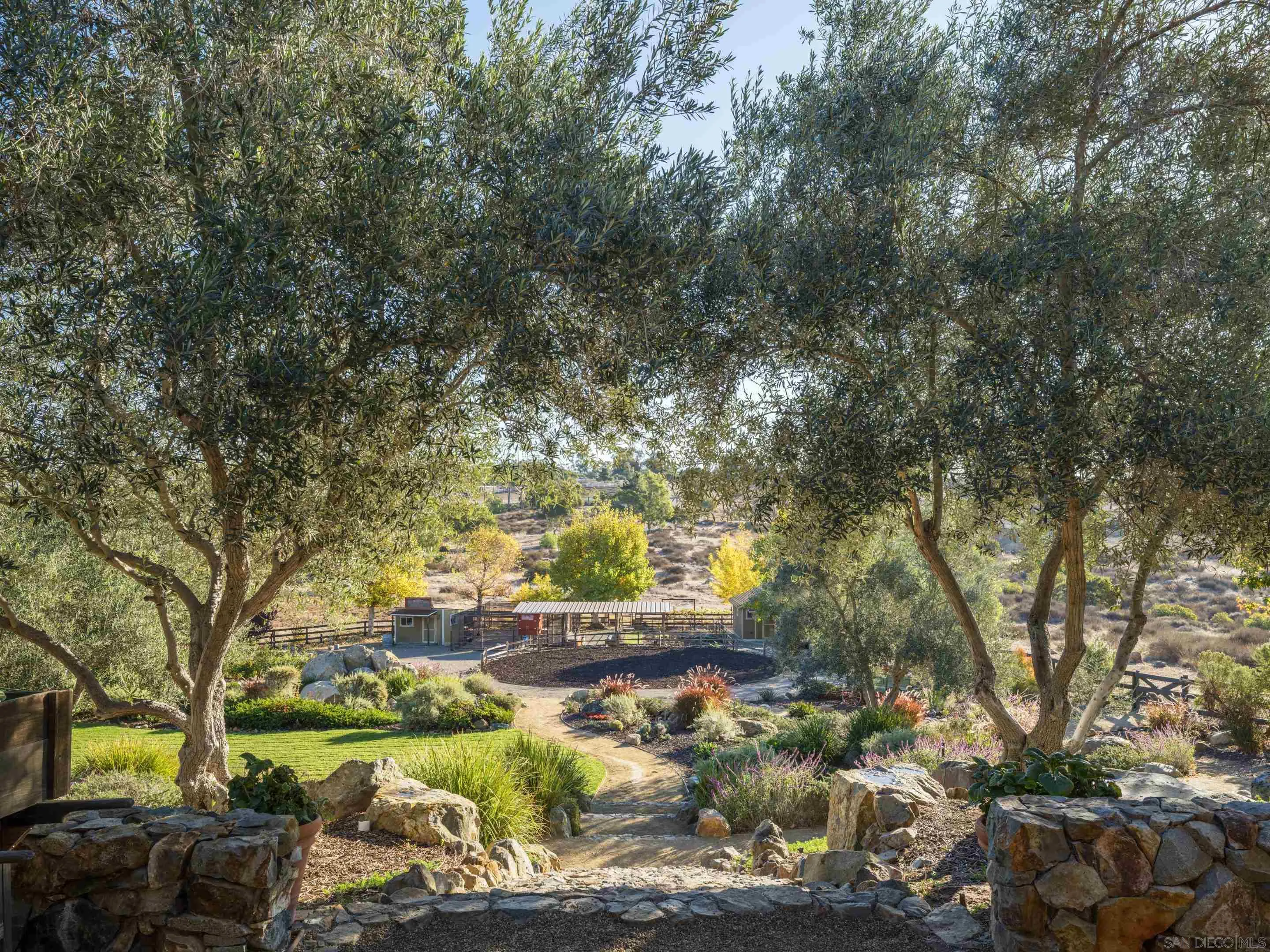 7429 Artesian Rd