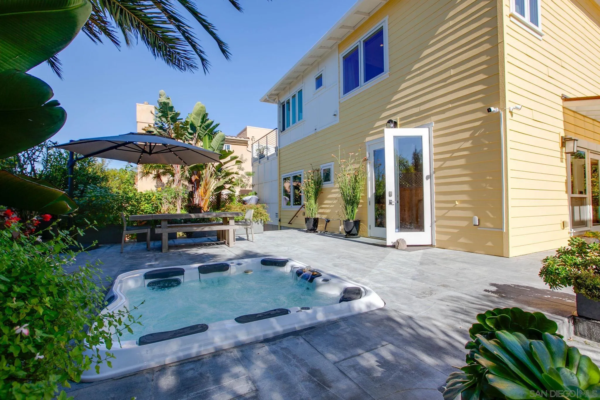 241 N Rios Ave