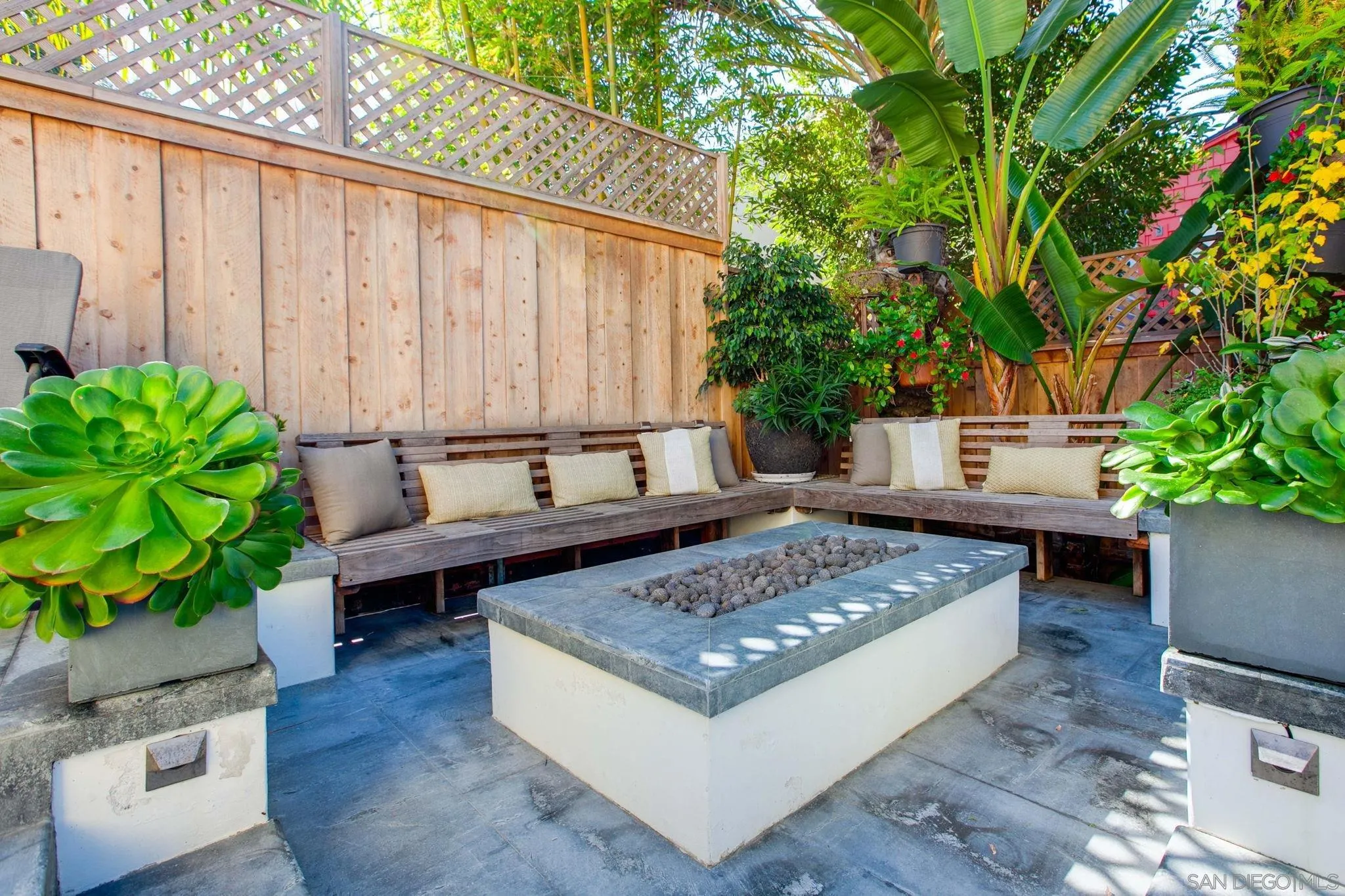 241 N Rios Ave