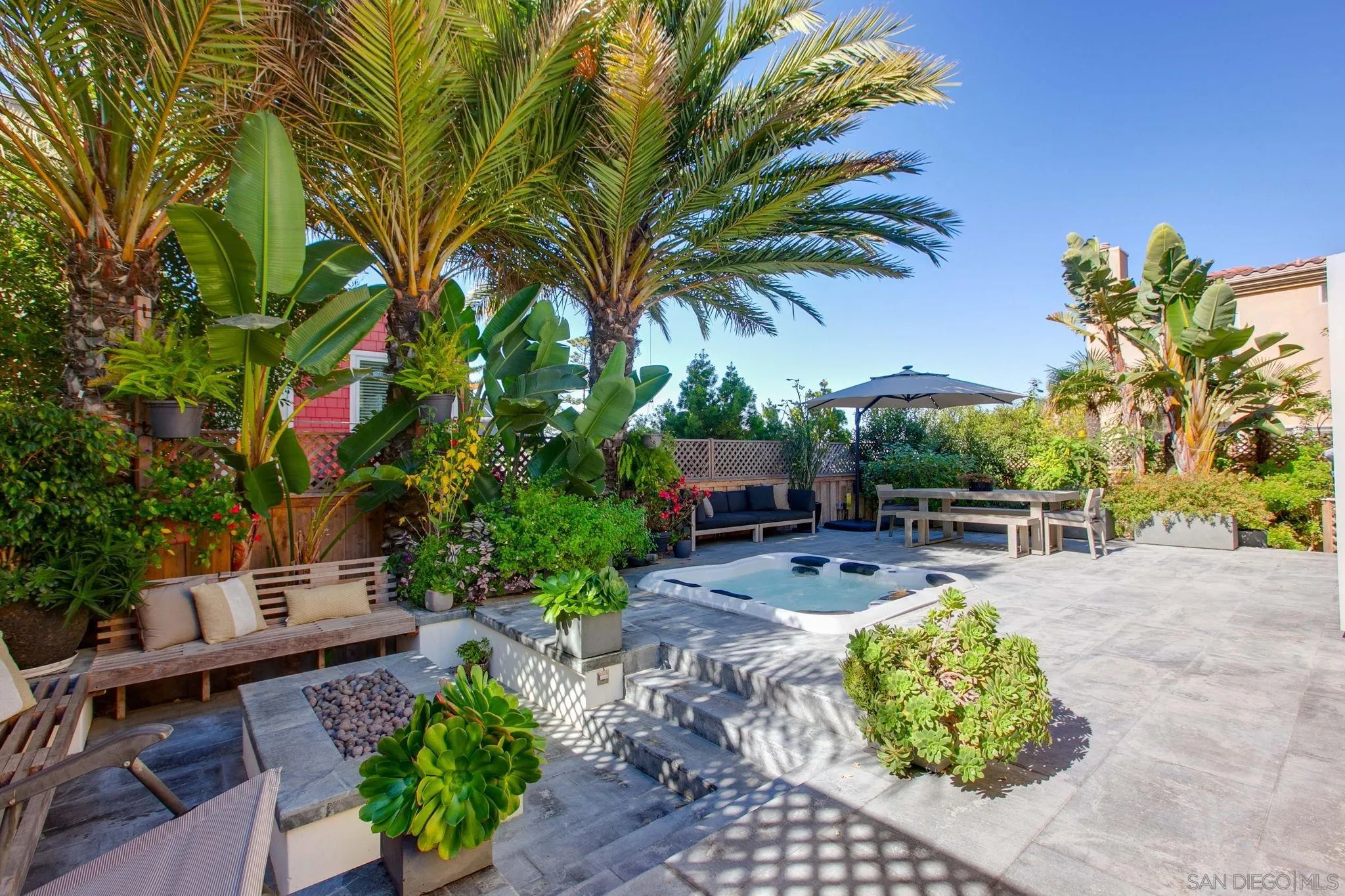241 N Rios Ave