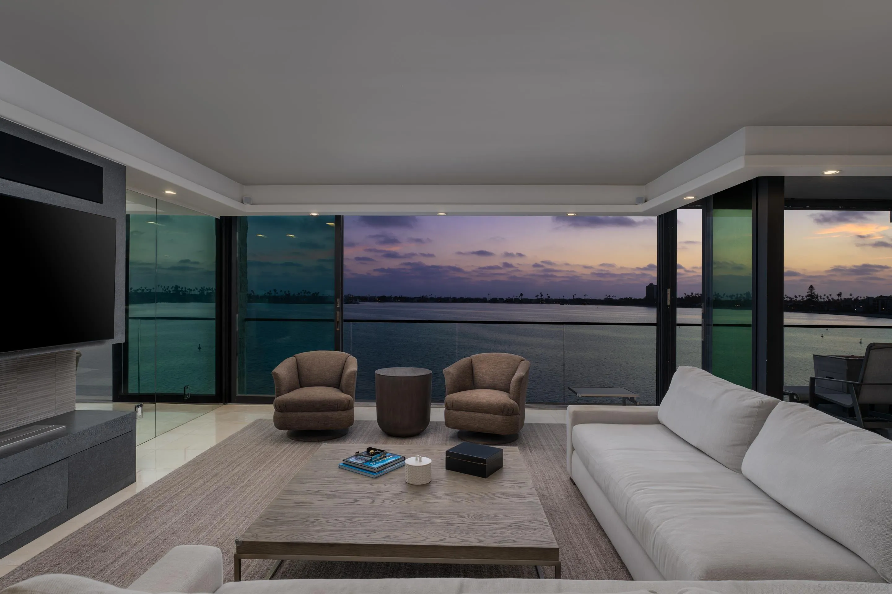 3860 Riviera Dr Unit Unit 301