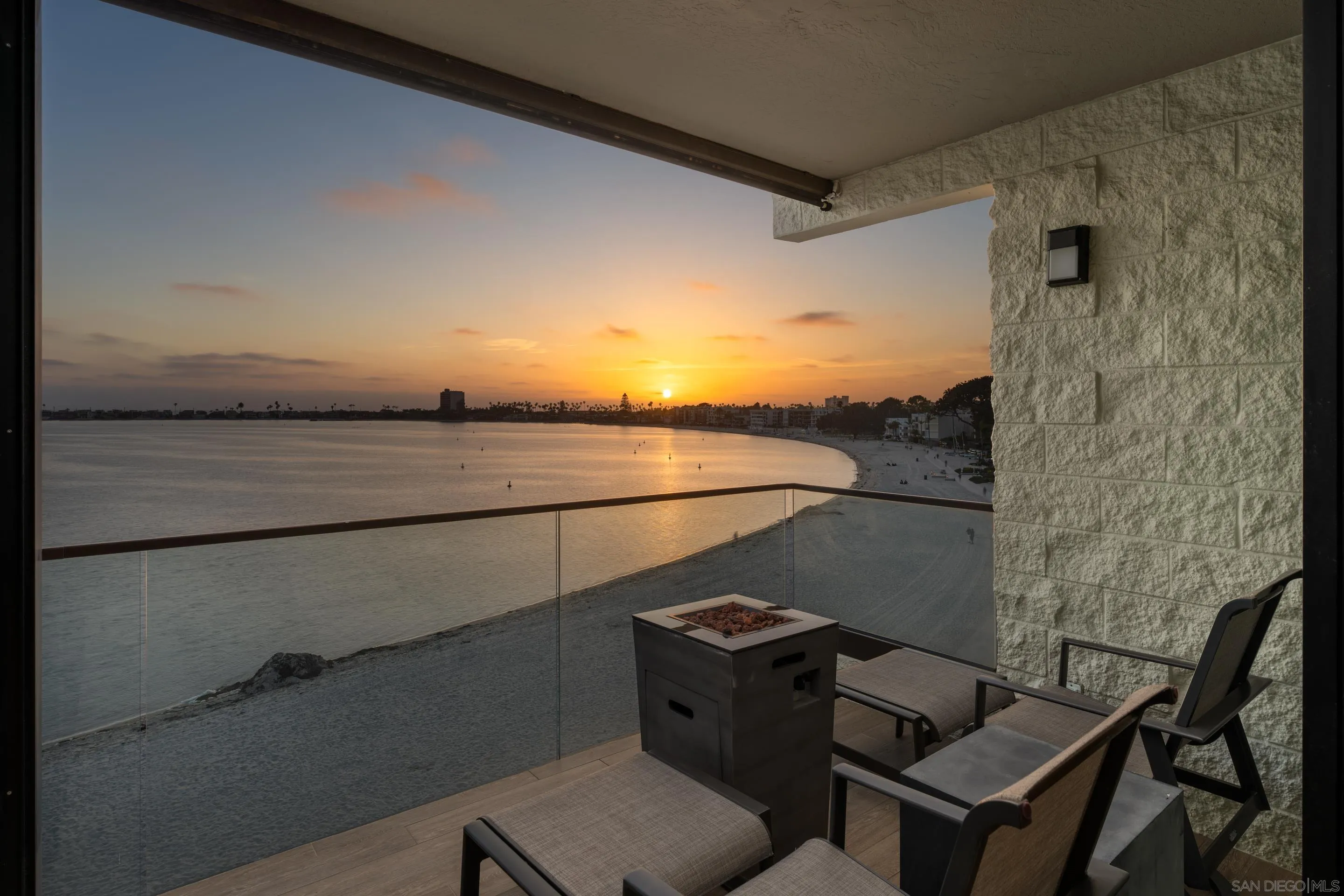 3860 Riviera Dr Unit Unit 301