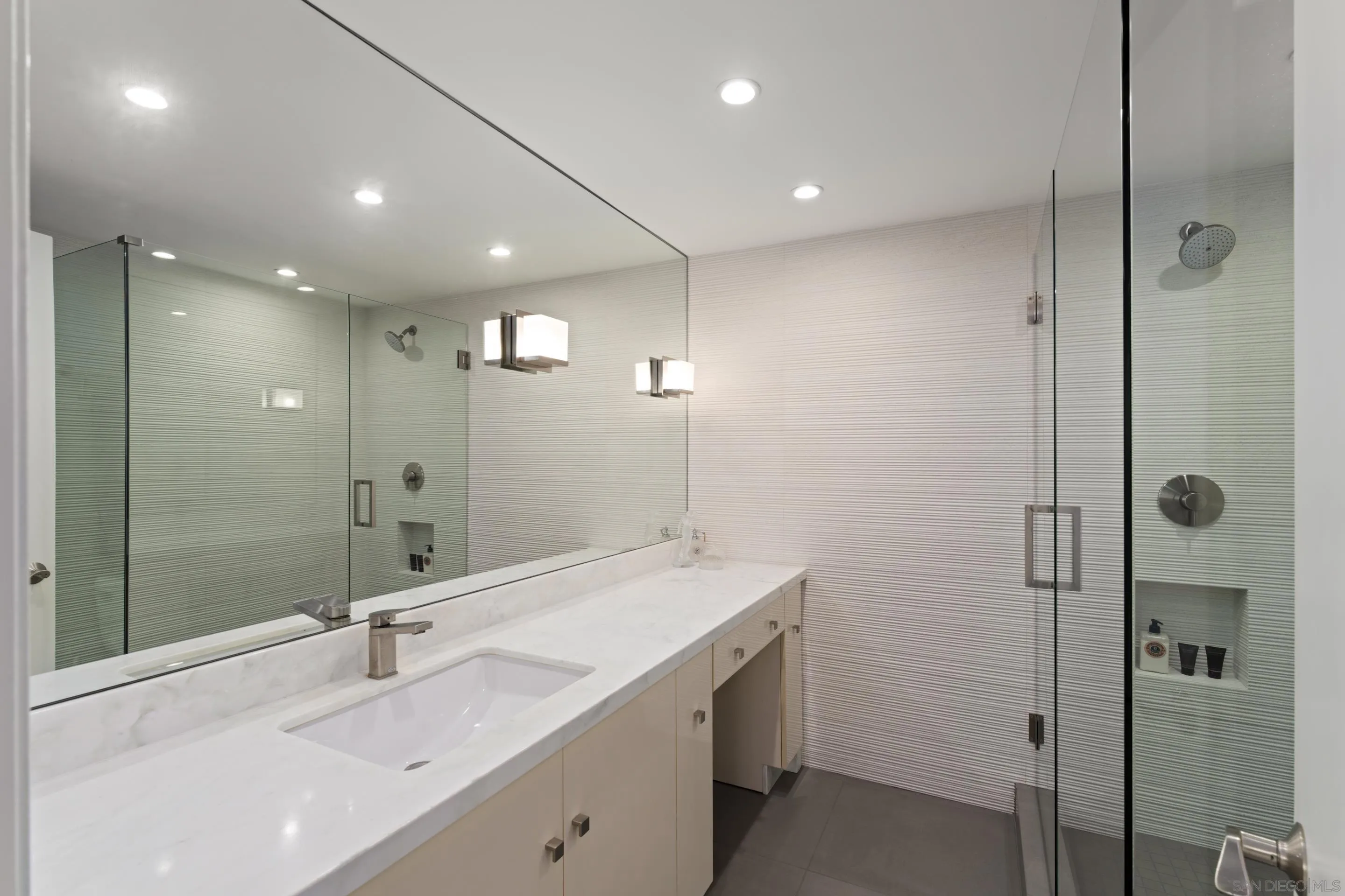 3860 Riviera Dr Unit Unit 301