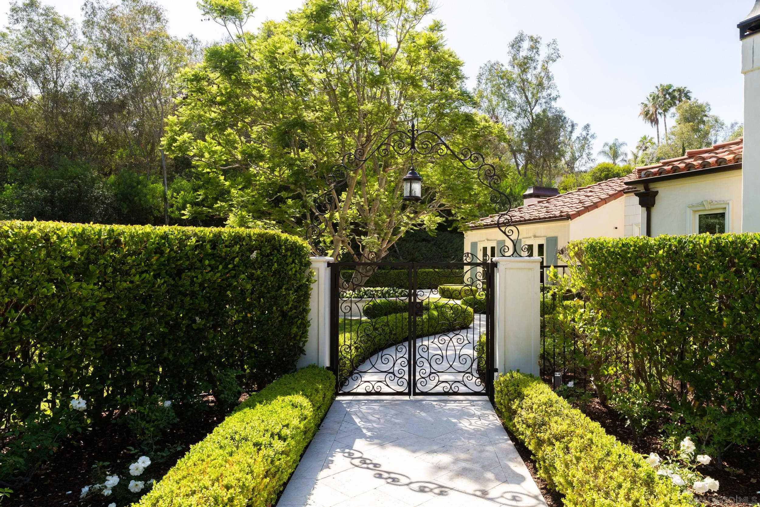 5406 Calzada Del Bosque