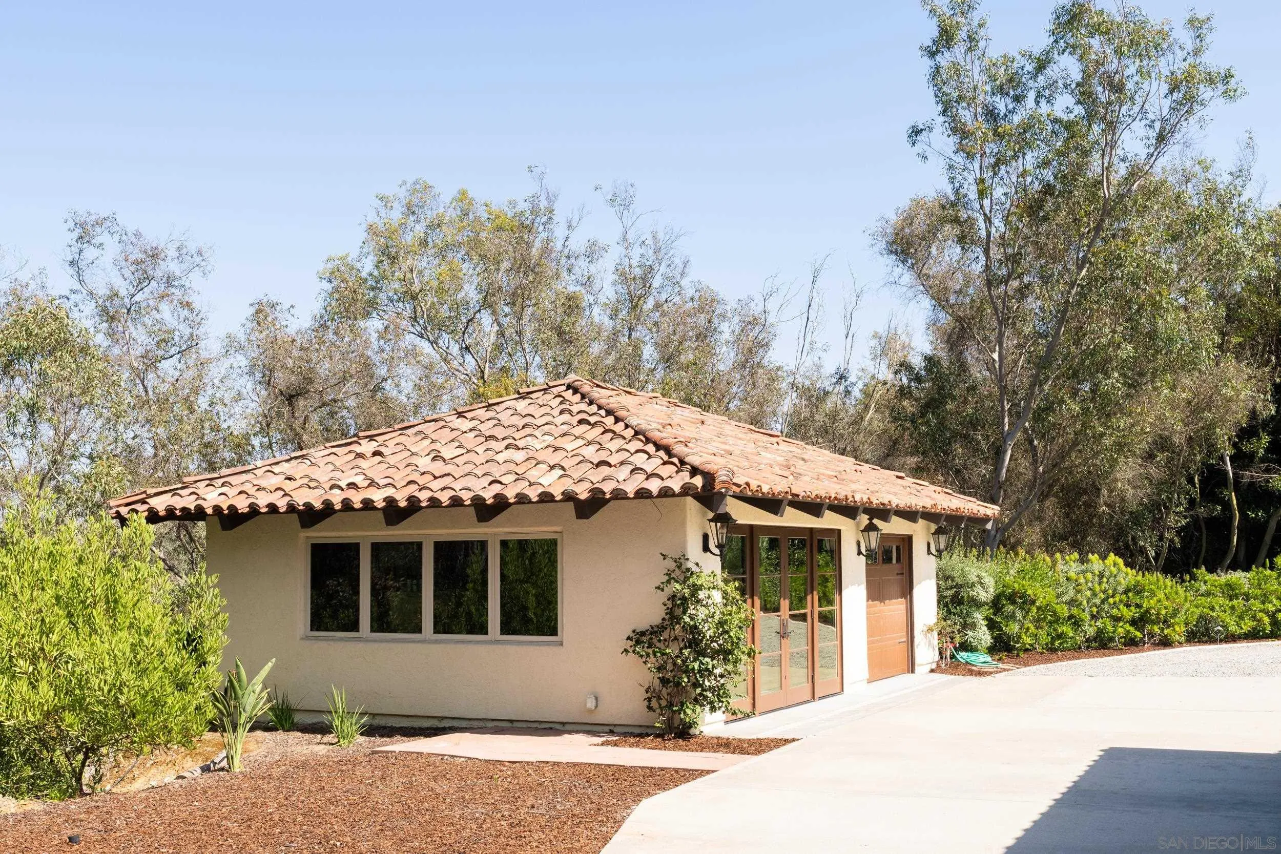 5406 Calzada Del Bosque