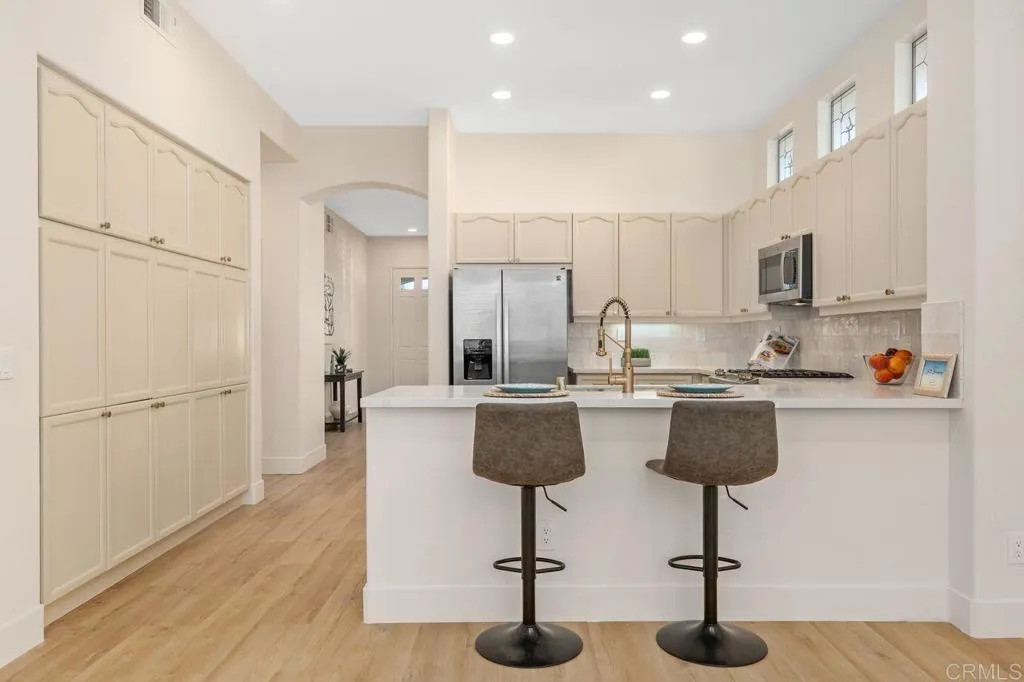 1021 Lands End Court