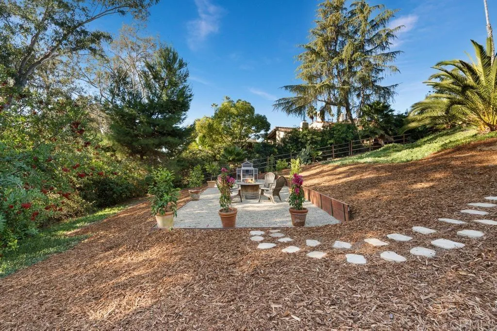 5845 Loma Verde