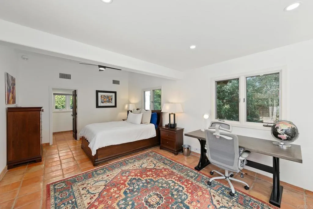 5845 Loma Verde