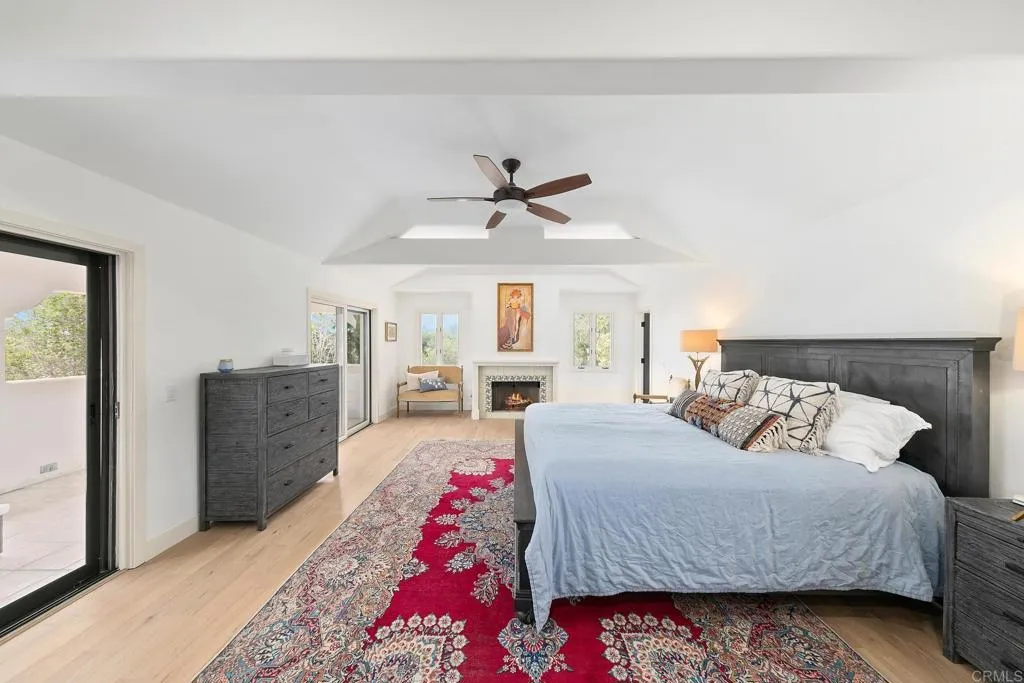 5845 Loma Verde