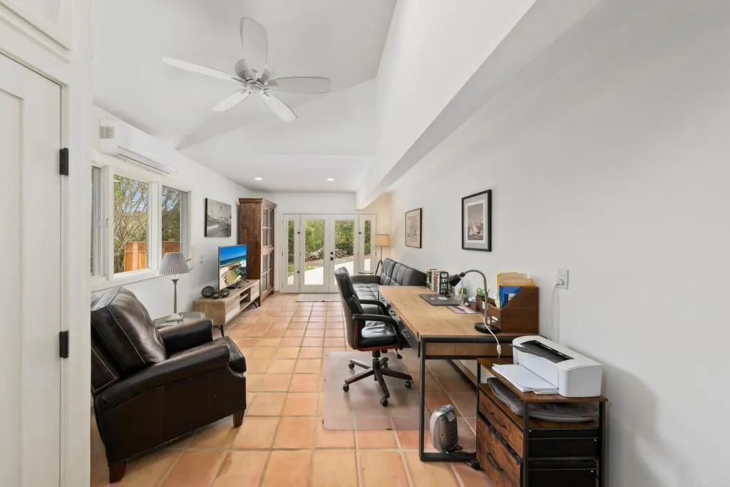 5845 Loma Verde