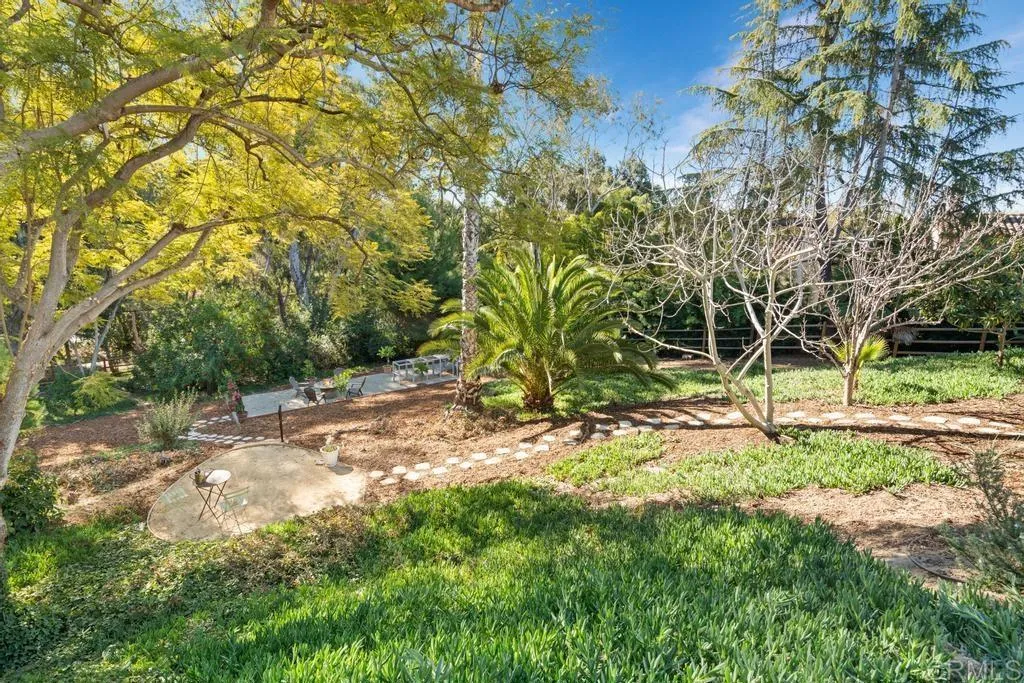 5845 Loma Verde