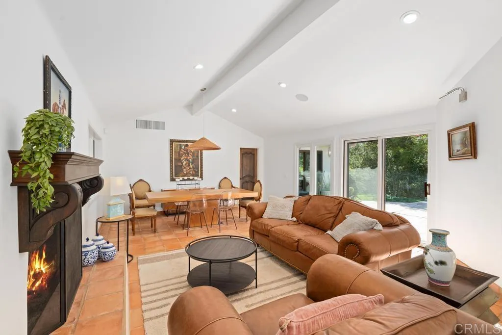 5845 Loma Verde