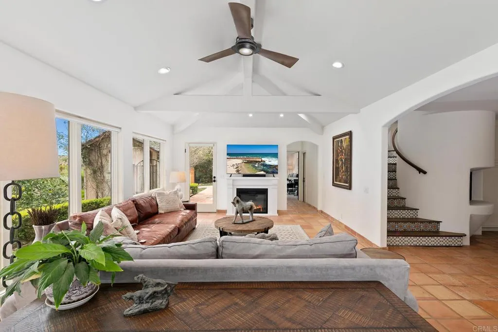 5845 Loma Verde