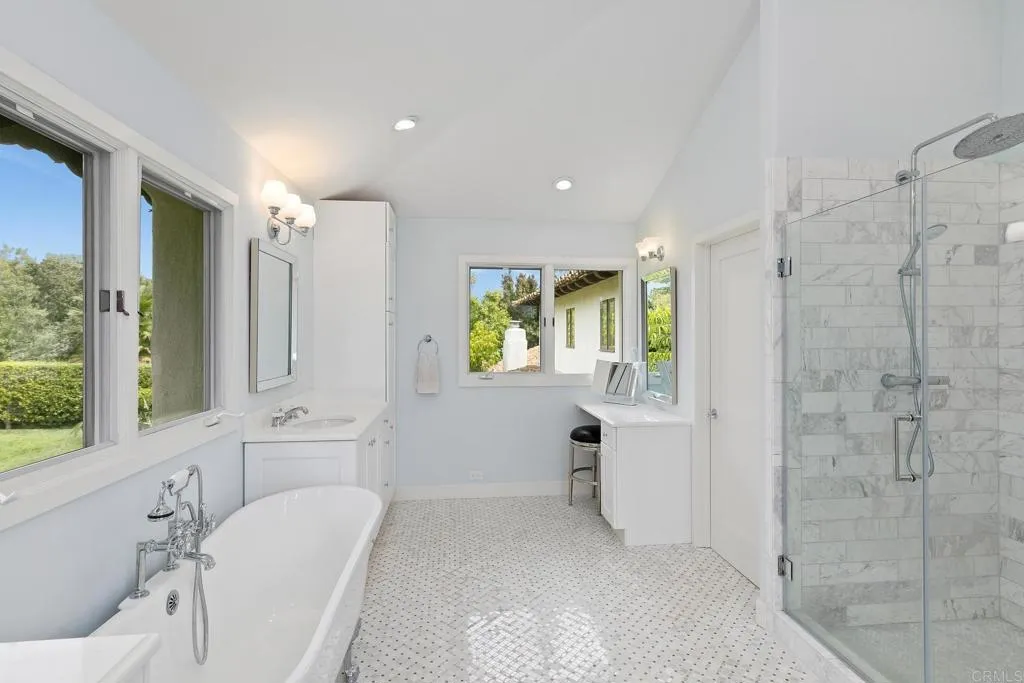 5845 Loma Verde
